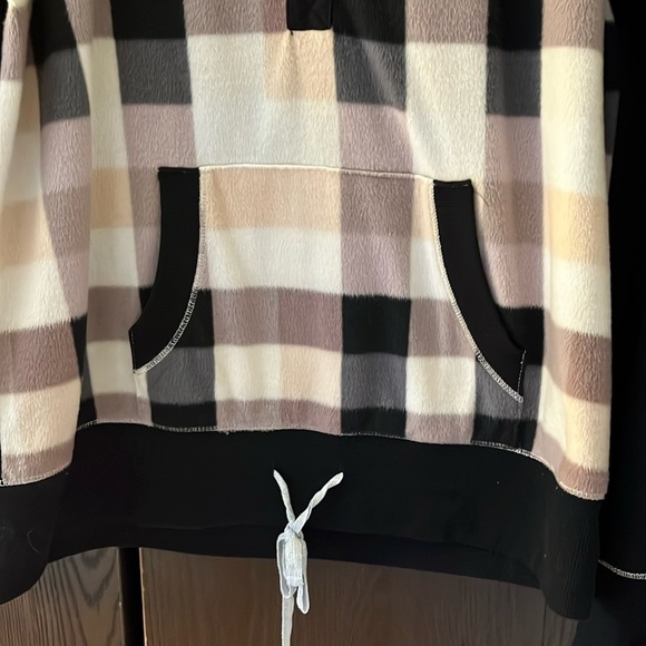 Kenzie black sleeved, checkered front, hooded sweatshirt. Size Large. - Picture 4 of 14